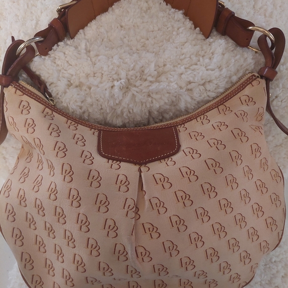 Dooney & Bourke Handbags - Dooney and bourke classic logo handbag